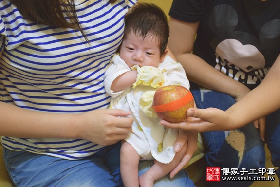 剃頭、寶寶剃頭、剃胎毛儀式、剃胎毛吉祥話、滿月剃頭儀式、滿月剃頭吉祥話、寶寶剃胎毛、寶寶滿月剃頭理髮、 新北市土城地區剃胎毛、新北市土城地區滿月剃頭、新北市土城地區嬰兒剃頭剃胎毛、新北市土城地區嬰兒理髮、新北市嬰兒剃髮、 陳寶寶(新北土城區到府嬰兒寶寶滿月剃頭理髮、免費到府嬰兒剃胎毛儀式吉祥話)。到府剃頭剃胎毛主持、專業拍照、DVD光碟、證書。★購買「臍帶章、肚臍章、胎毛筆刷印章」贈送：剃頭、收涎、抓周，三選一。2017.08.10照片8